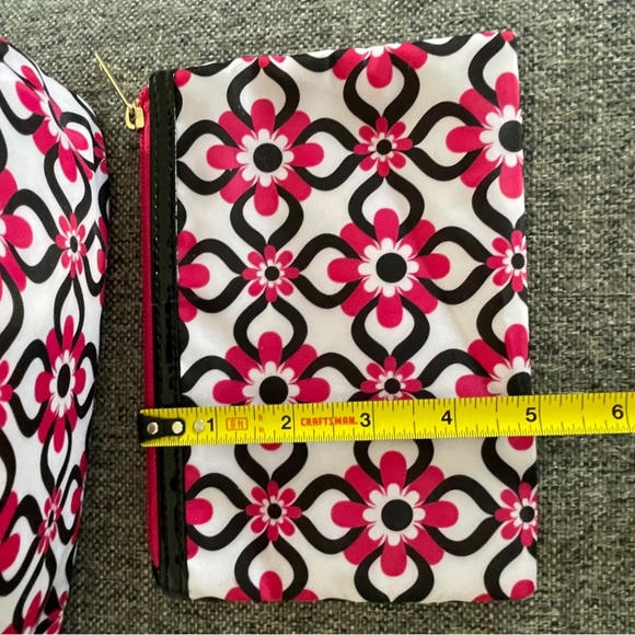 Tartan-Twine cosmetic bag set with a pink, black, and white floral pattern. - Picture 8 of 14